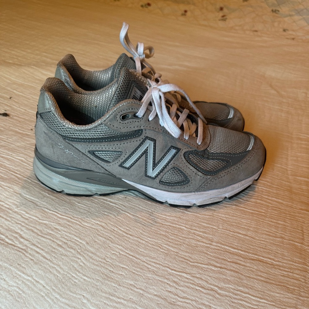 New Balance 900